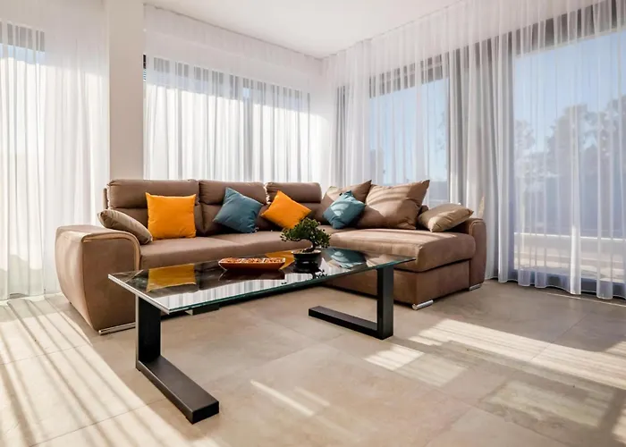Дом отдыха 5 Bedroom Beautiful In Затон