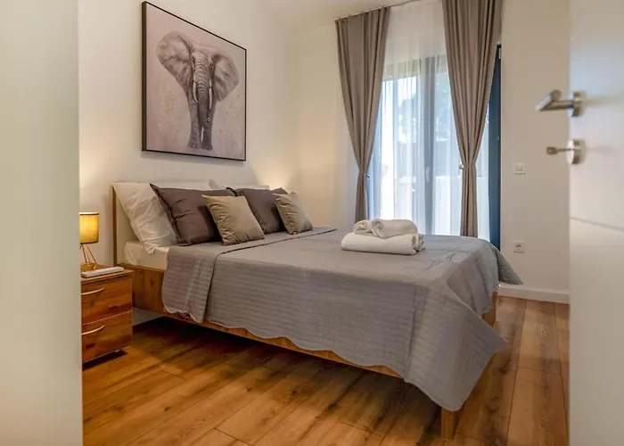 5 Bedroom Beautiful In